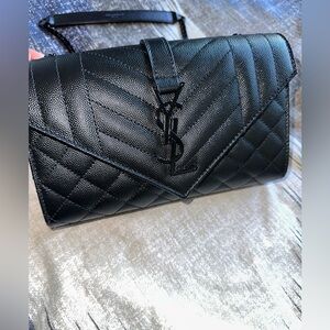 YSL Envelope bag. Beautiful and in EXCELLENT condition.